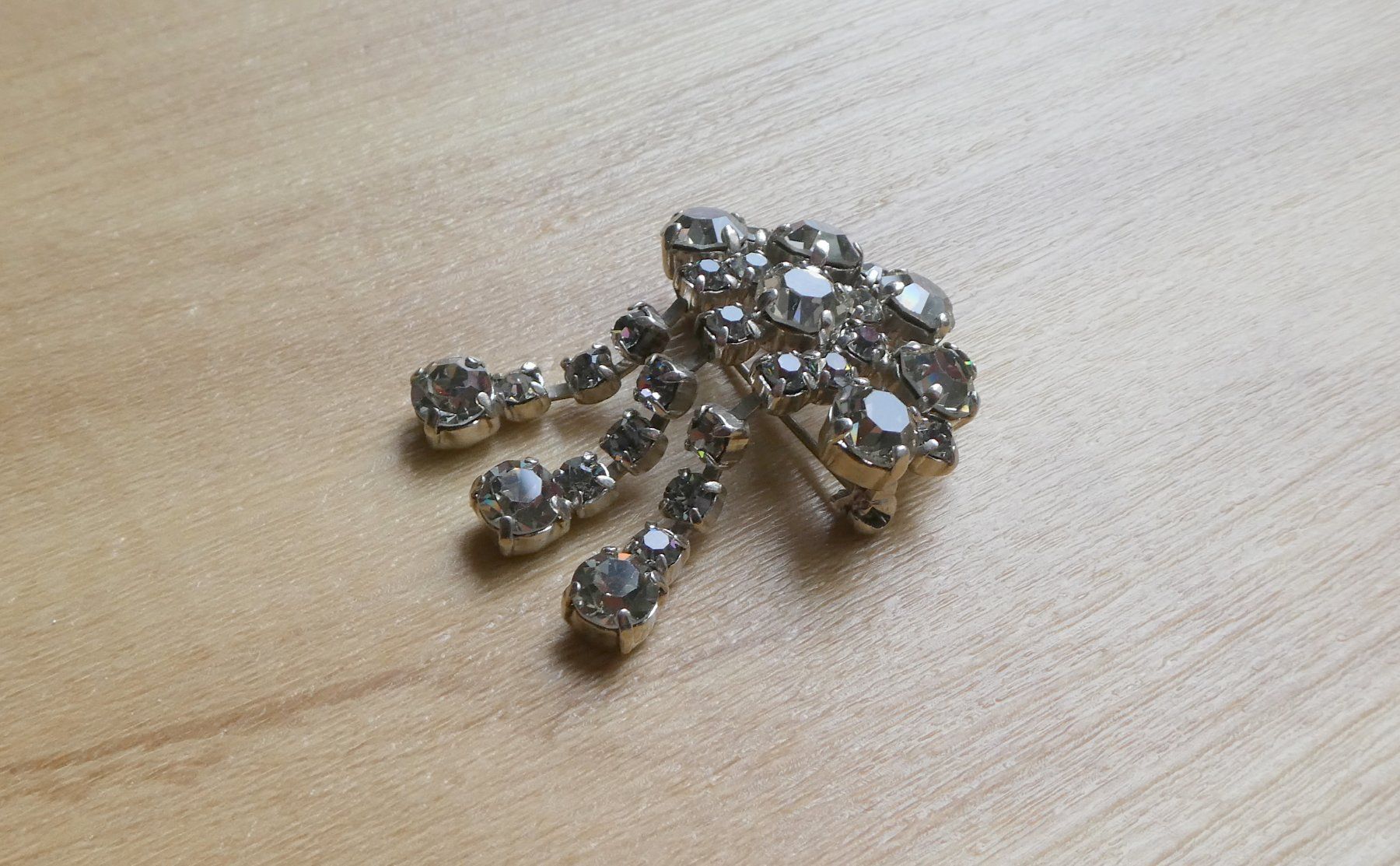 Broches & Aiguilles: Brosche silbern Strasssteine Modeschmuck – D'occasion à Frauenfeld par dhour