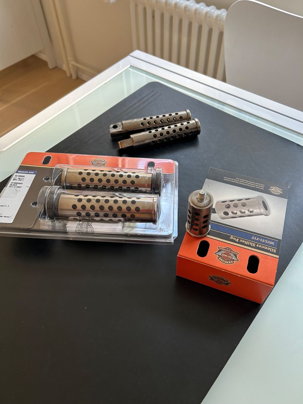 Harley-Davidson Chopper: 5pcs/Set Harley Davidson Grips, Foot and Shift Peg – Usato da Zürich venduto da maxsalezzen 1