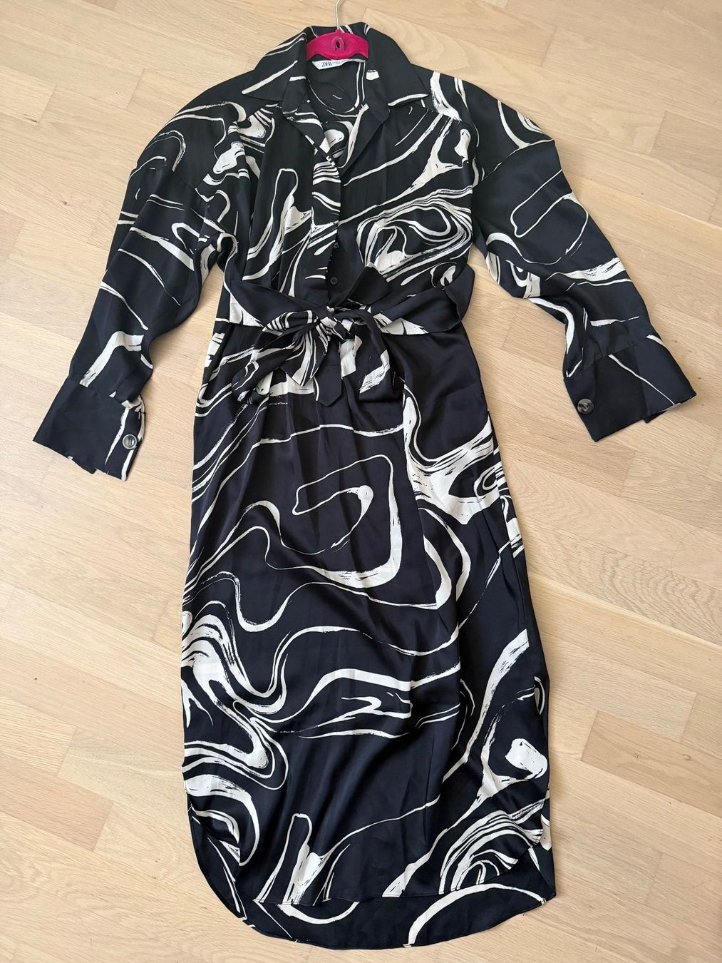 Zara Vestiti: Kleid Zara schwarz-weiss gemustert Gr. M – Nuovo (secondo la descrizione) da Itingen venduto da Granini_93 1
