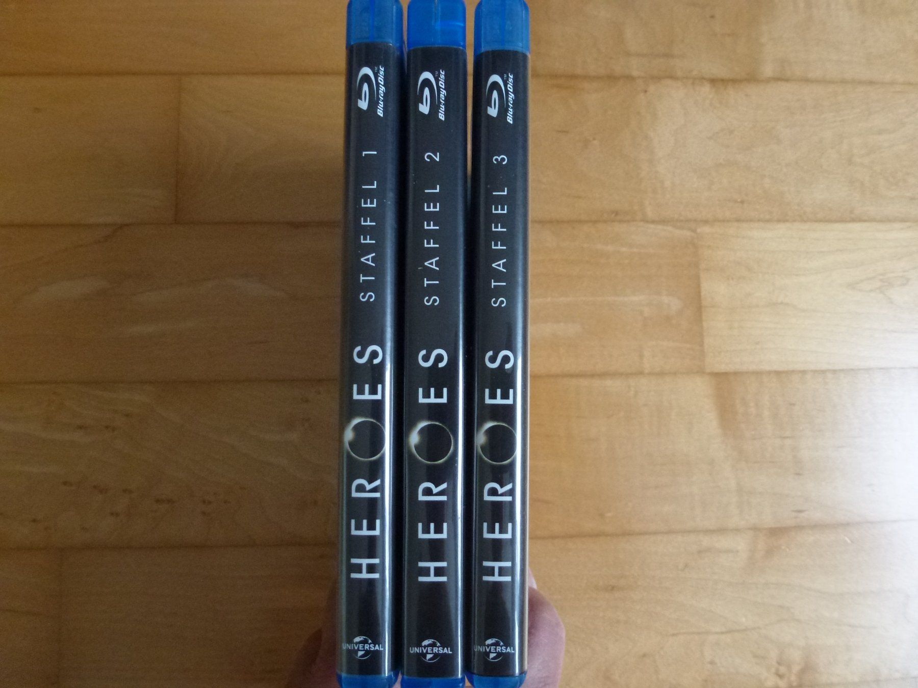 Tutti i DVDs: Heroes - Staffel 1- 3 (13 Blu-Rays) – Nuovo (secondo la descrizione) da Bern venduto da Frebo 2