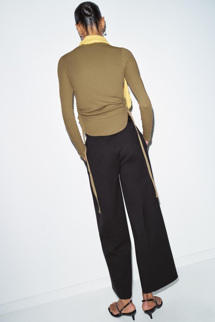 Zara T-shirt: Zara T-Shirt – Usato da Zürich venduto da pre_vy7t 4