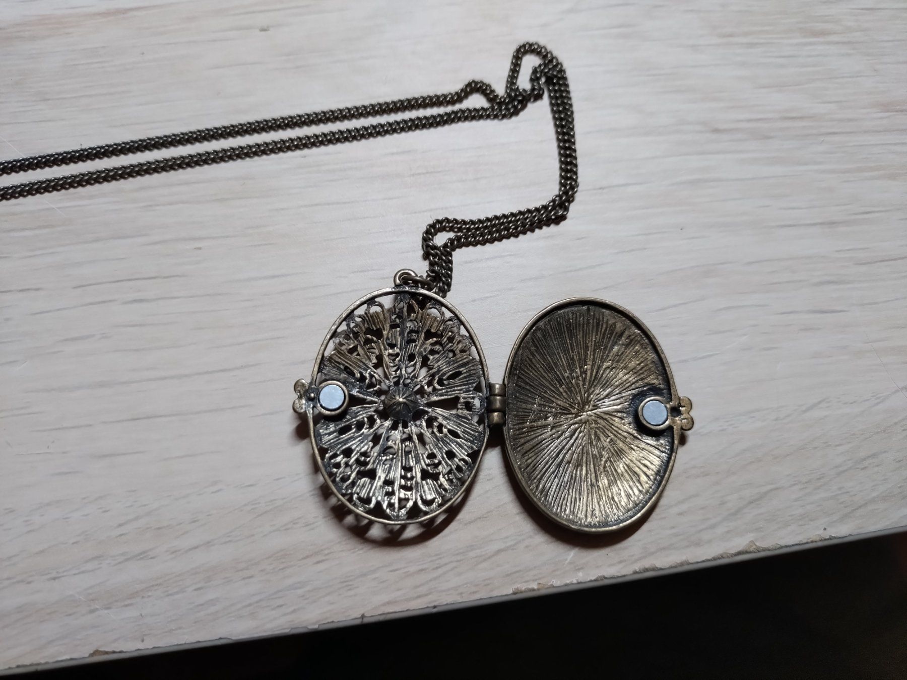 Catenine: Halskette Amulett Bronze mit Orangenem Glasstein – Usato da Baar venduto da sve_6nbd 2