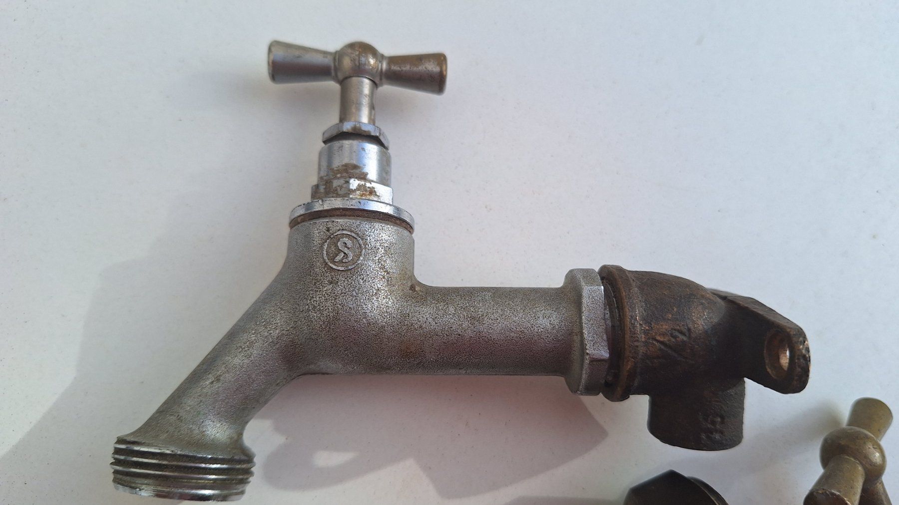 Armaturen: div. alte Wasserhähne, teils Messing – Gebraucht aus Arlesheim von shopradl 1