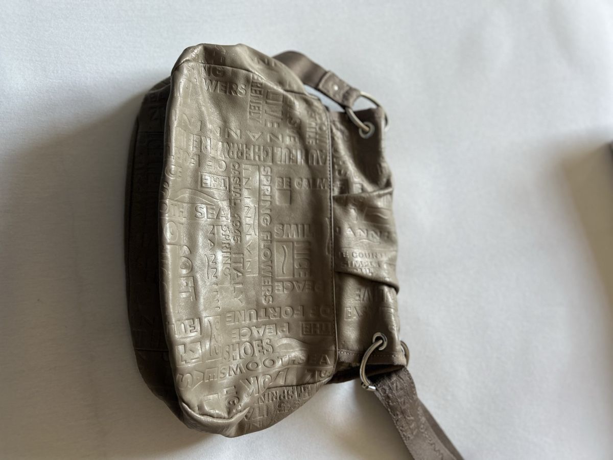Taschen für Damen: Umhängetasche – Gebraucht aus Basel von and_pky9 4
