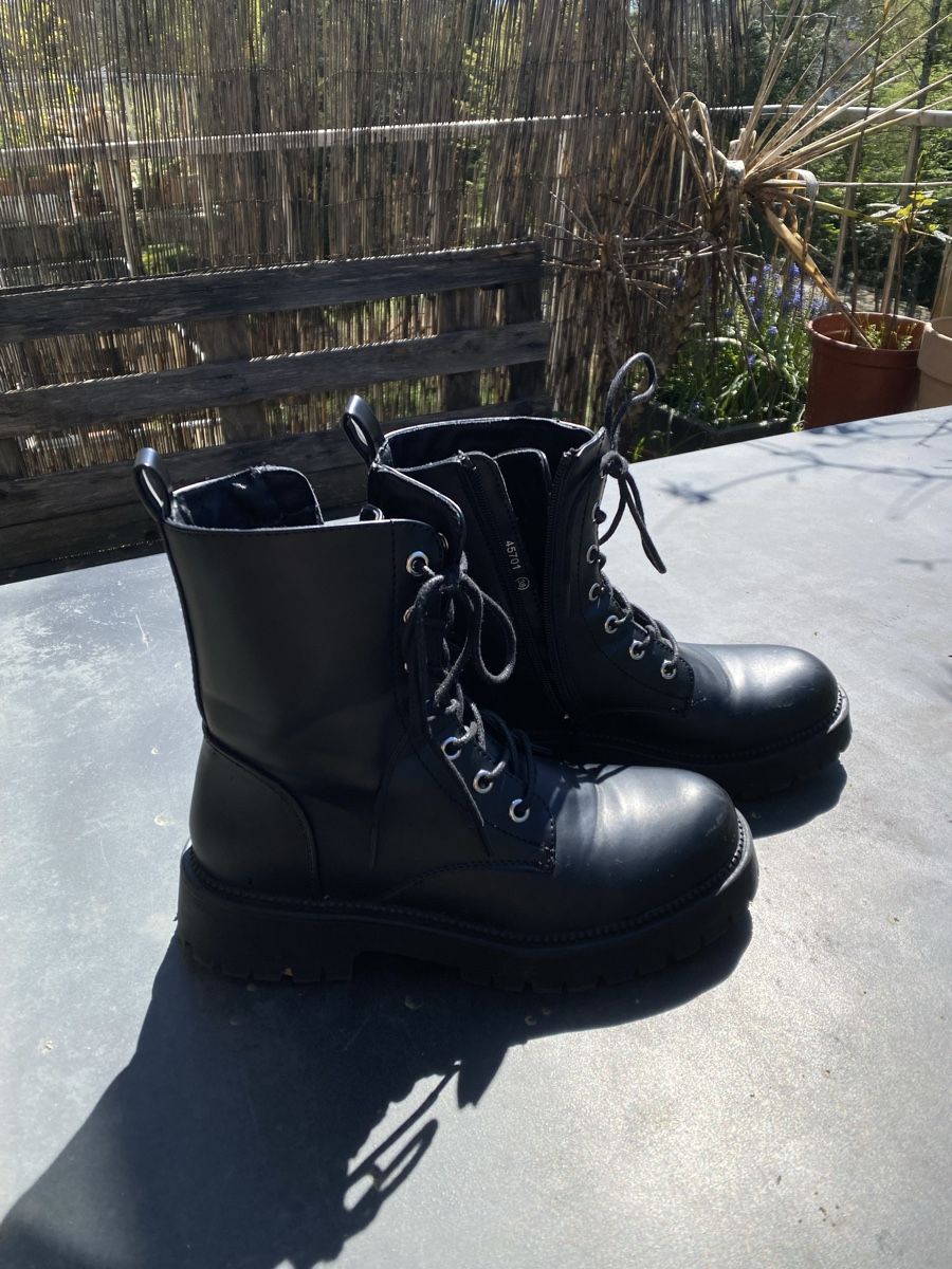 Scarpe da donna: Black boots/ Bottes noires, 38 – Usato da Versoix venduto da jas_cn5n 2