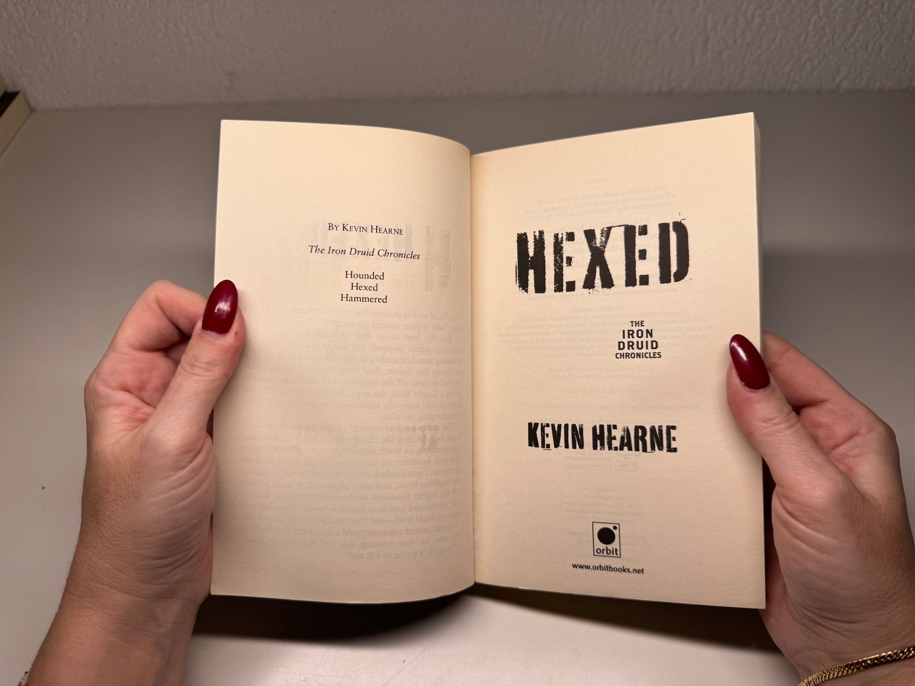 Libri: NOVEL: Kevin Hearne, Hexed,The Iron Druid Chronicles – Usato da Grosswangen venduto da English_books 2