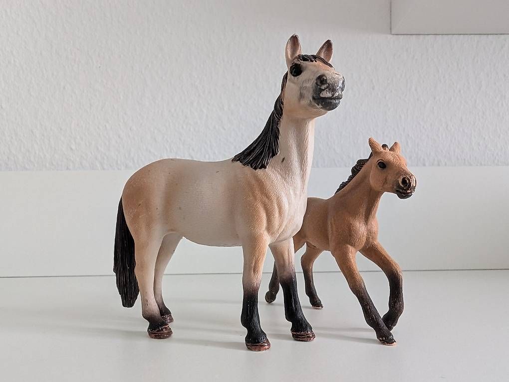 Schleich Giocattoli: Schleich Mustang Pferde Stuhte mit Fohlen – Usato da Wangen b. Olten venduto da kim_x9zn