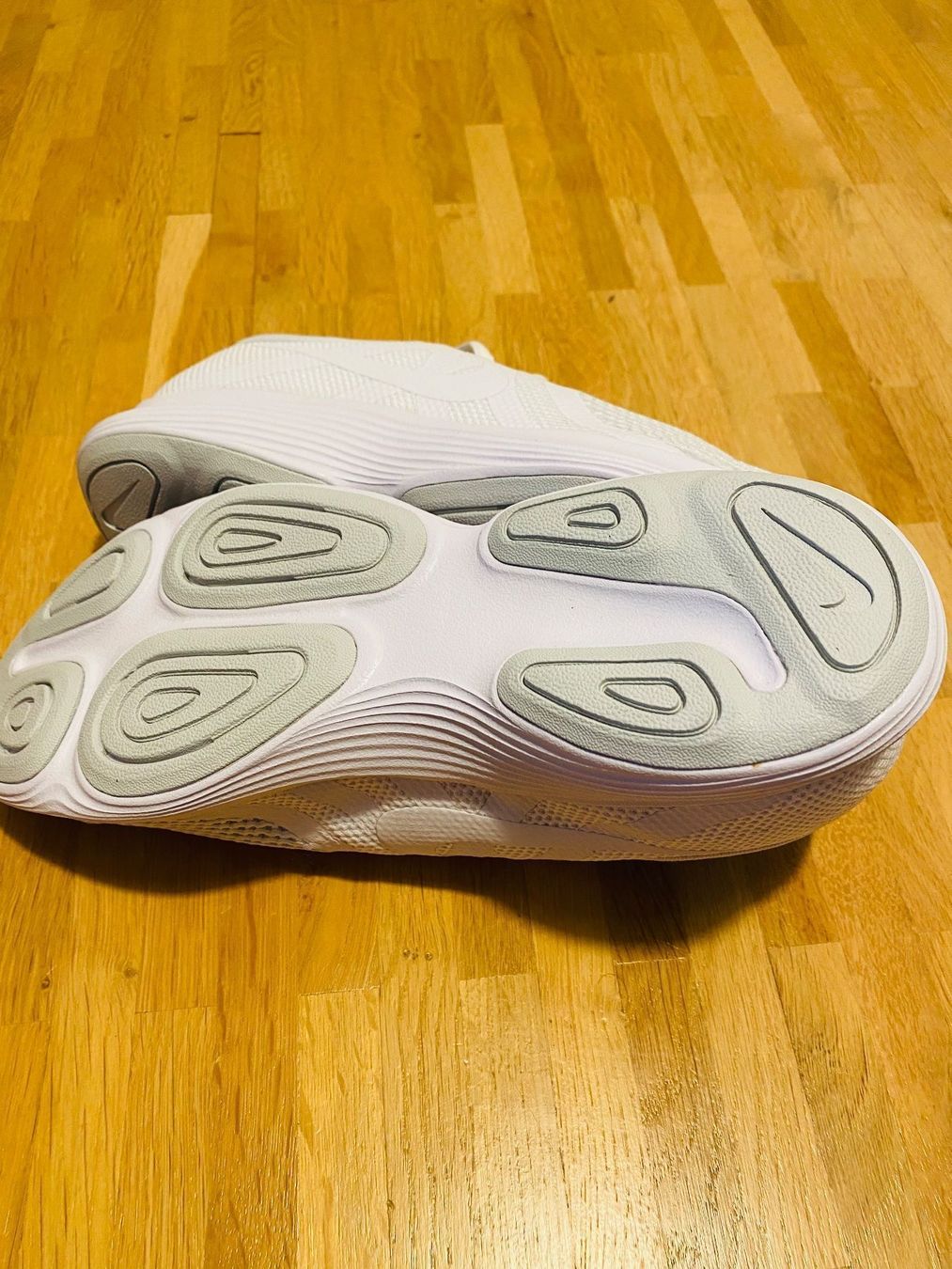 Nike Scarpe per ragazze: Sneakers Schuhe Nike Grösse 40 – Nuovo (secondo la descrizione) da Zürich venduto da dennisbooker2001 2