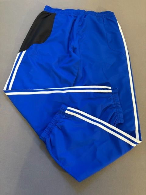 Adidas Kleiderpakete: Traininganzug – Neu (gemäss Beschreibung) aus Binningen von son_x7yt 4