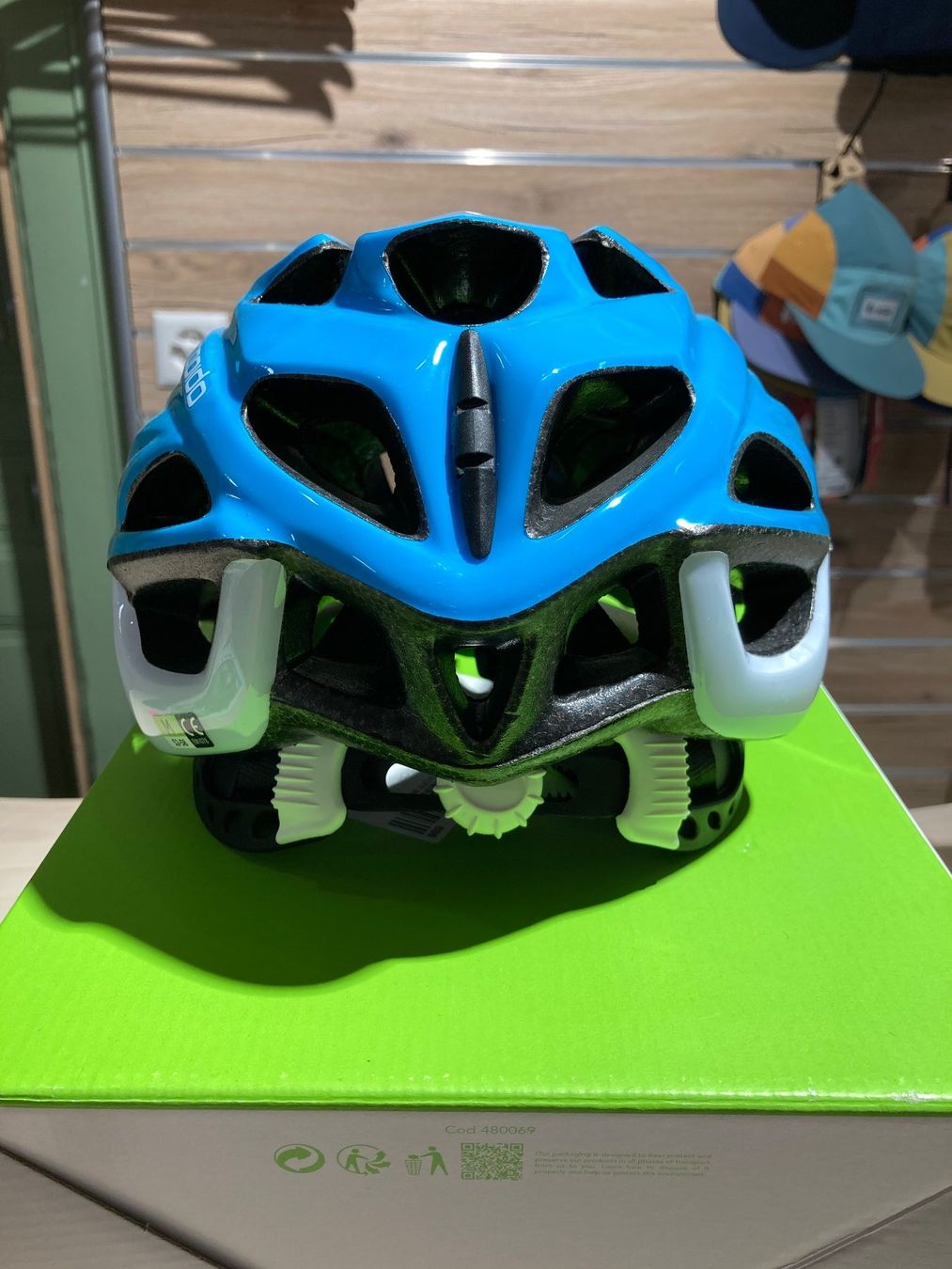 Kask Caschi: Kask Rapido Helm Light Blue, Medium – Nuovo (secondo la descrizione) da Lauterbrunnen venduto da Imboden-Bike 2