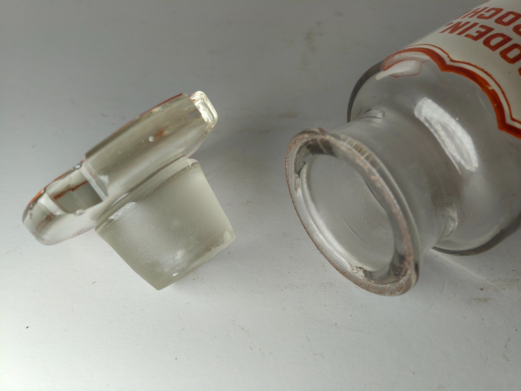 Accessori da laboratorio: Antike Apothekerflasche Codein Hydrochl Glas Um 1900 9cm – Usato da Monthey venduto da 19_karen_84 1