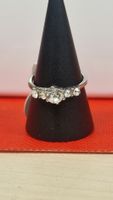 Elegante Damen Ring mit Strasssteinen, neuwertig!