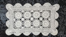 Wunderschönes Spitzendeckeli, neuwertig, Weiss 40 x 25 cm