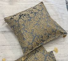 Dekokissen mit Quasten, goldfarbig