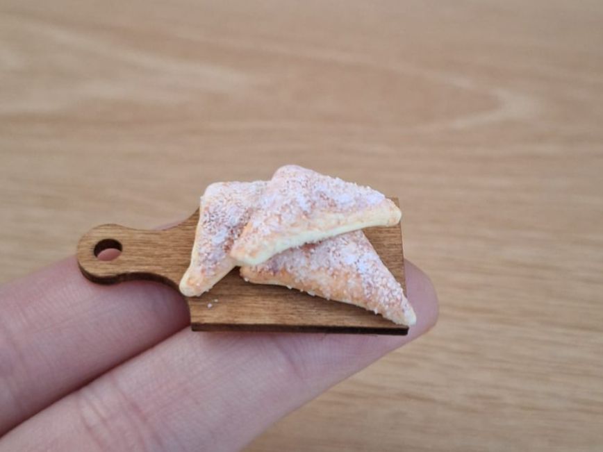 Case e mobili per bambole: Zigerkrapfen Handgemacht – Nuovo (secondo la descrizione) da Zürich venduto da Minischmaus 2