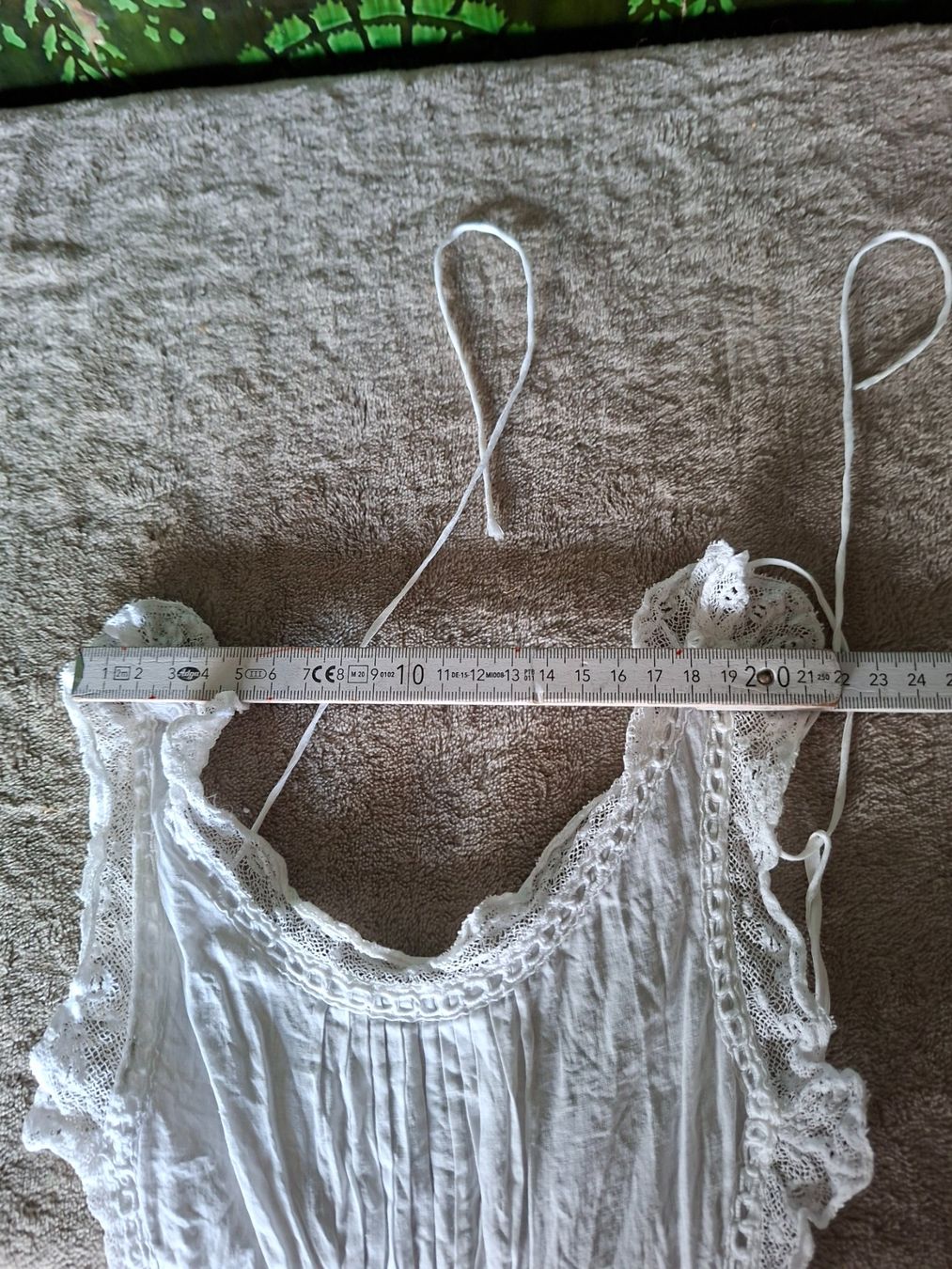 Bambole: Antikes, wunderschönes Puppenschürtzenkleidchen mit Spitze – Usato da Otelfingen venduto da silver-moon 5