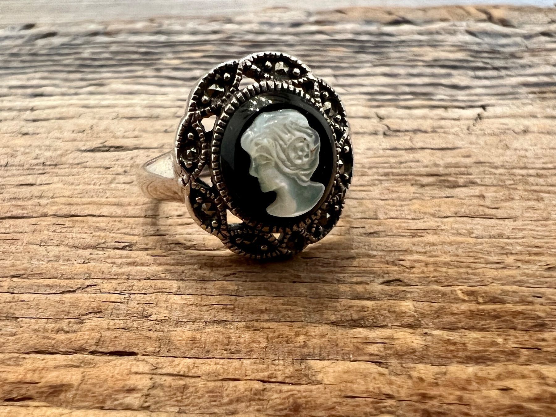 Ringe: Vintage Ring Silber m. Onyx u. Perlmutter Gemme - Cameo 55 – Neu (gemäss Beschreibung) aus Bern von Jiffy 2