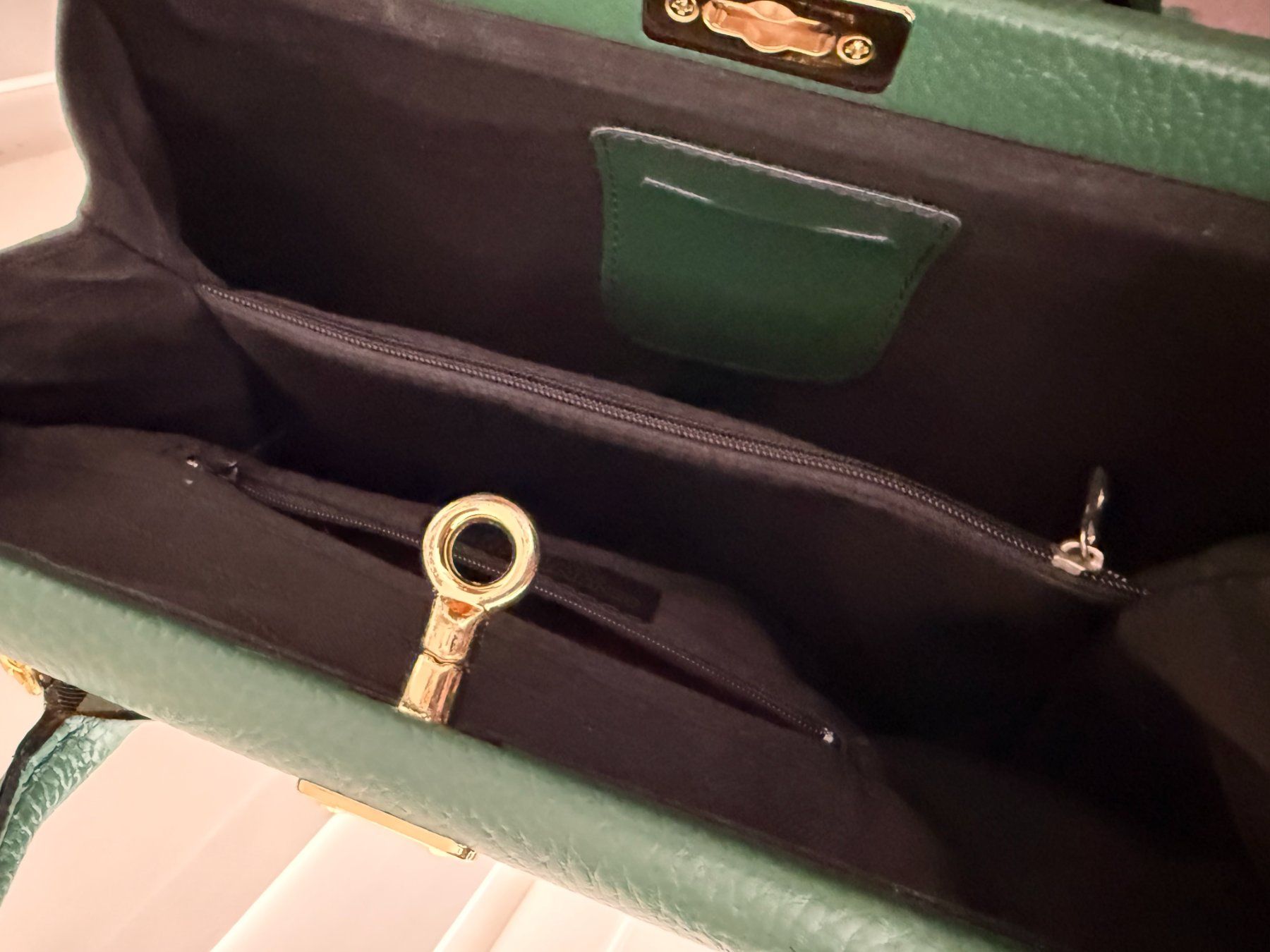 Borse da donna: Sac en cuir vert – Nuovo e nell'imballaggio originale da Le Locle venduto da tchanatakoua 9