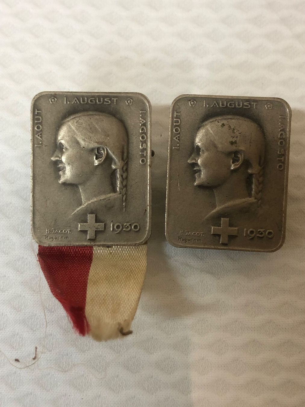 Plaketten & Abzeichen: 1. August-Abzeichen 8 Stück; von 1926 - 1932 – Gebraucht aus Brunnen von Allerwaren 6
