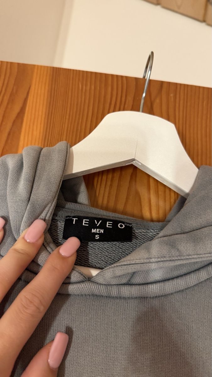 Teveo Pullover & Sweatshirts: teveo hoodie – Gebraucht aus Brüttisellen von nad_g5wx 2