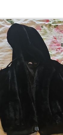 Veste Zara effet  fausse fourrure noire, taille M état neuve