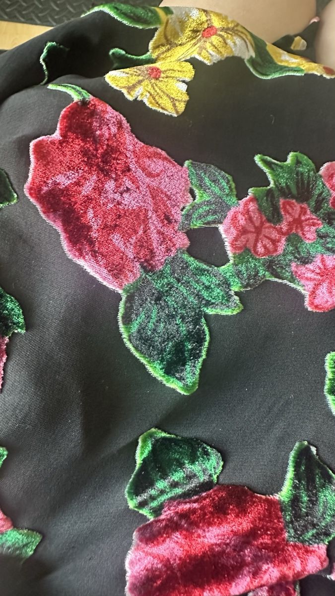 Camicette: Veste Monsoon noire à fleurs en velours. Taille 42. – Usato da Vuippens venduto da ale_6gkb 7