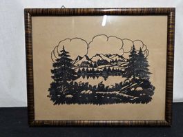 Scherenschnitt Landschaft mit Bergsee und Tannen gerahmt 