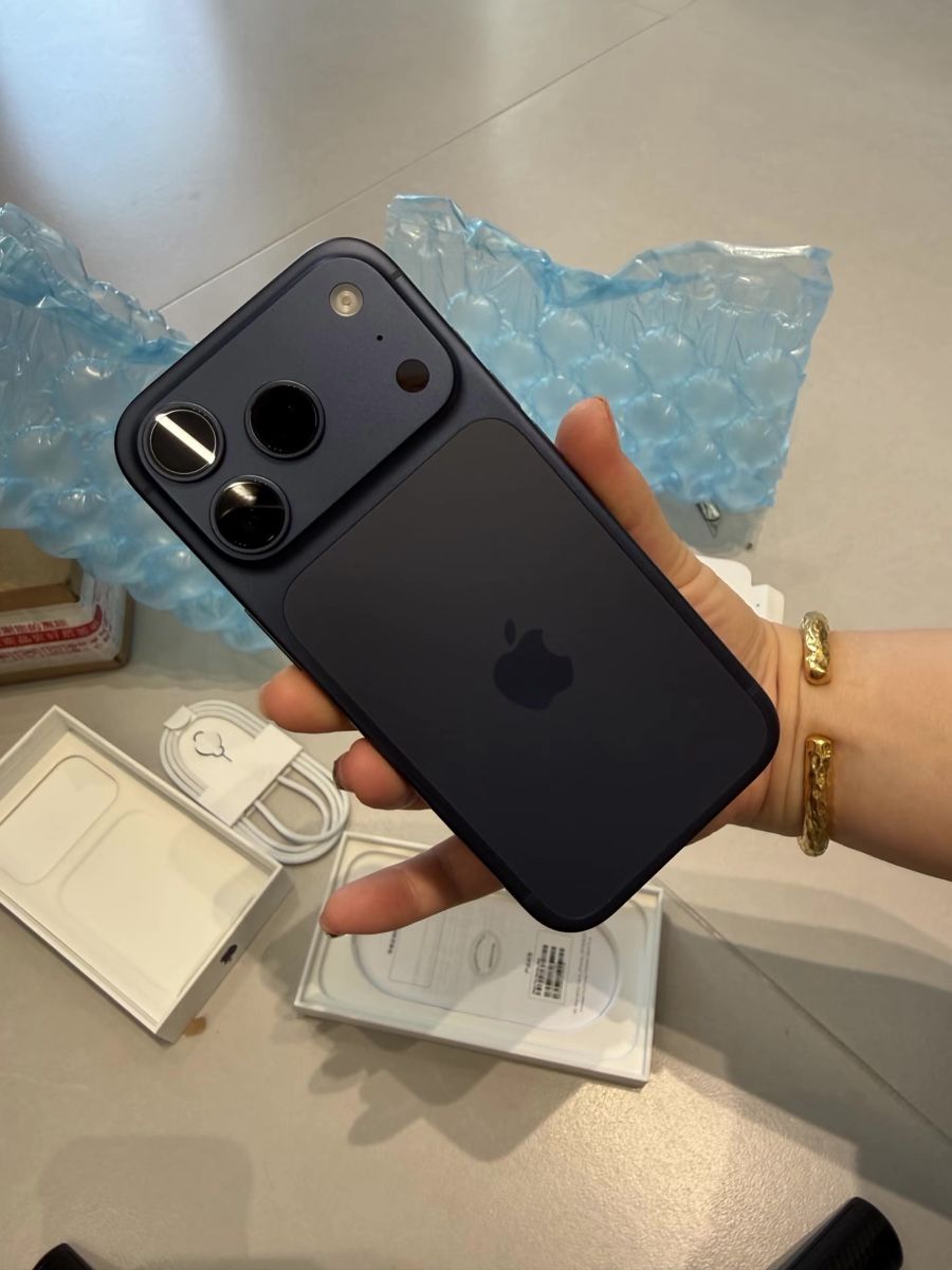 Apple Portables: iPhone 17 pro – Neuf (Voir description) à Sorens par purpureta 1