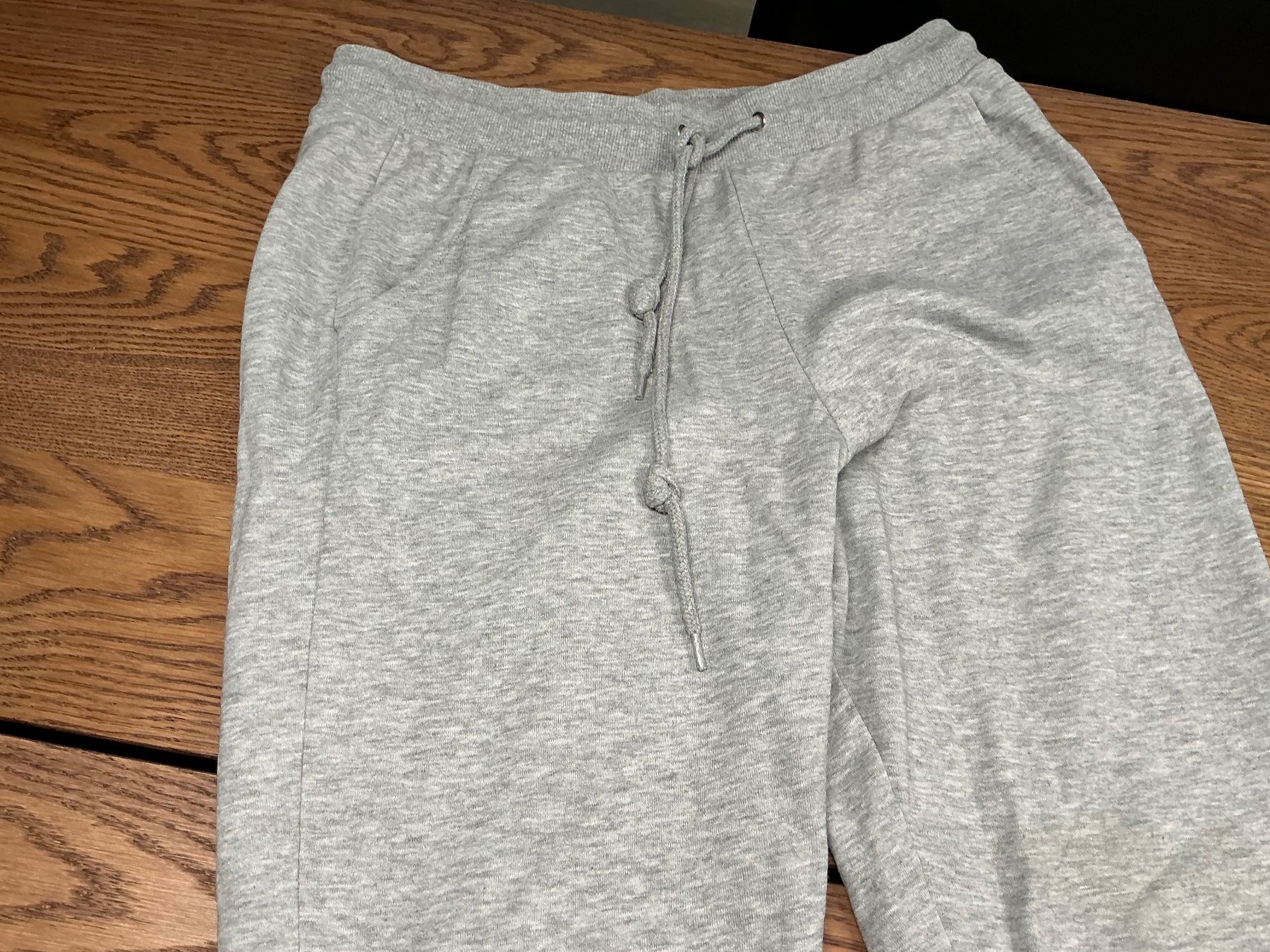 Pantaloni: Graue Damen Jogginghose, Grösse 42 – Usato da Würenlos venduto da Tina48 1