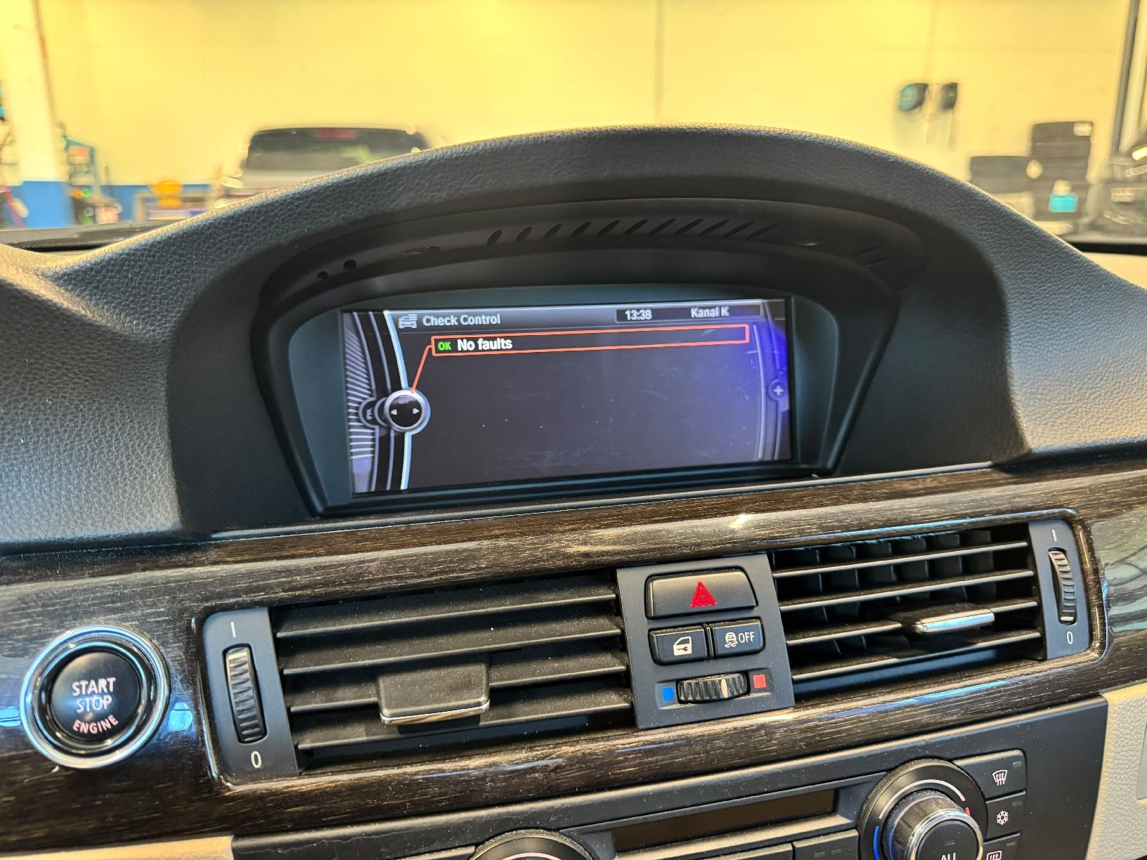 BMW Autos: BMW 335i E93 MFK: 04.09.2026 – Gebraucht aus Spreitenbach von iem_5rf2 5