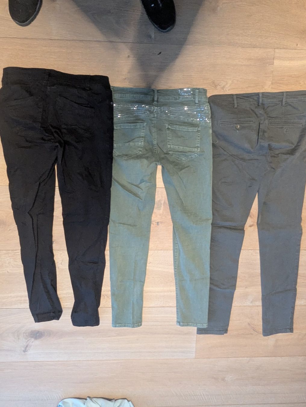 Pantaloni: 3 paar Damenhosen S/m – Usato da Root venduto da Pfroeschli 7