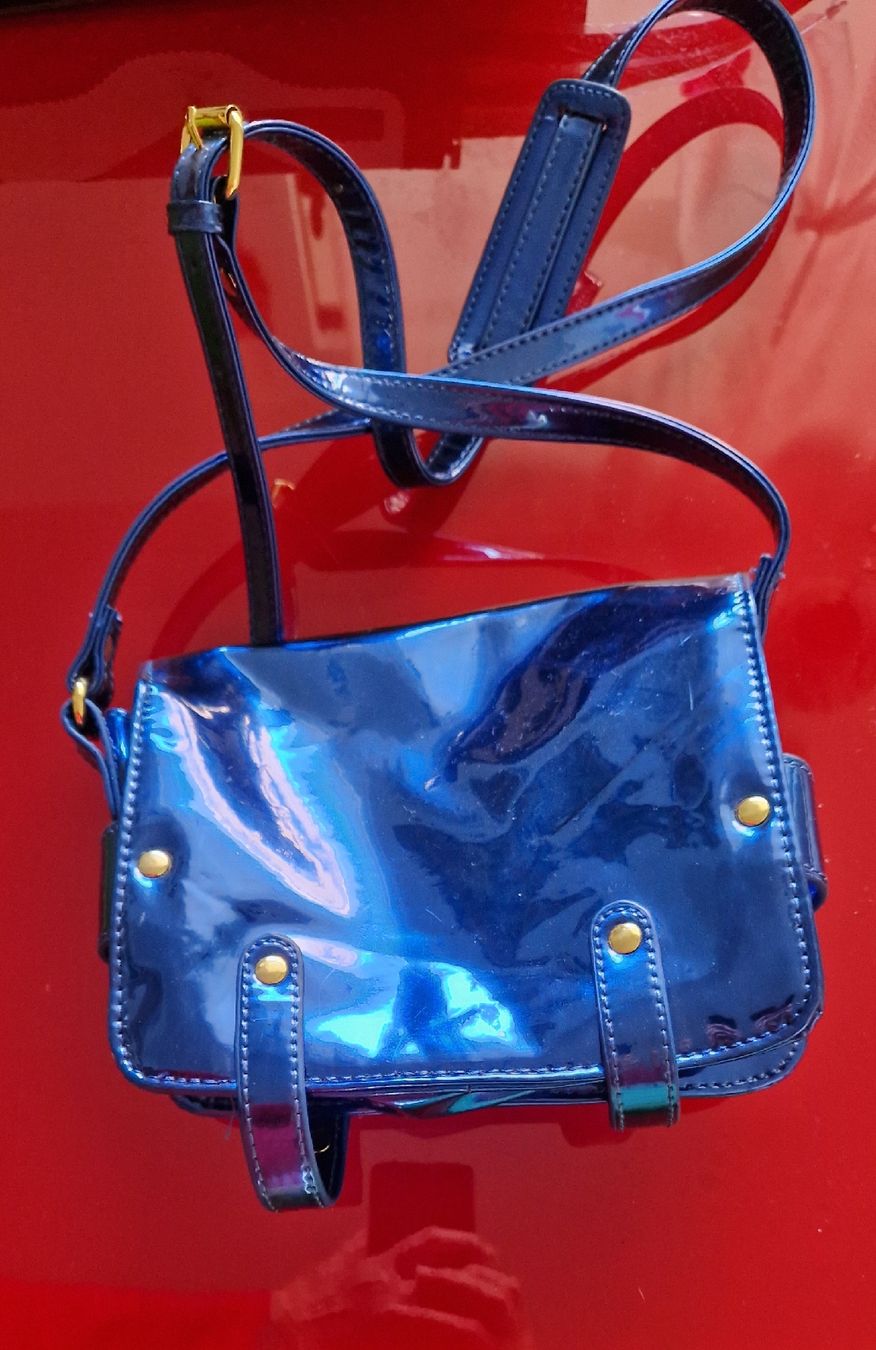 Borse da donna: Blaue Lacktasche, Umhängetasche, trendy – Nuovo (secondo la descrizione) da Zürich venduto da Sissi-Minouche 1
