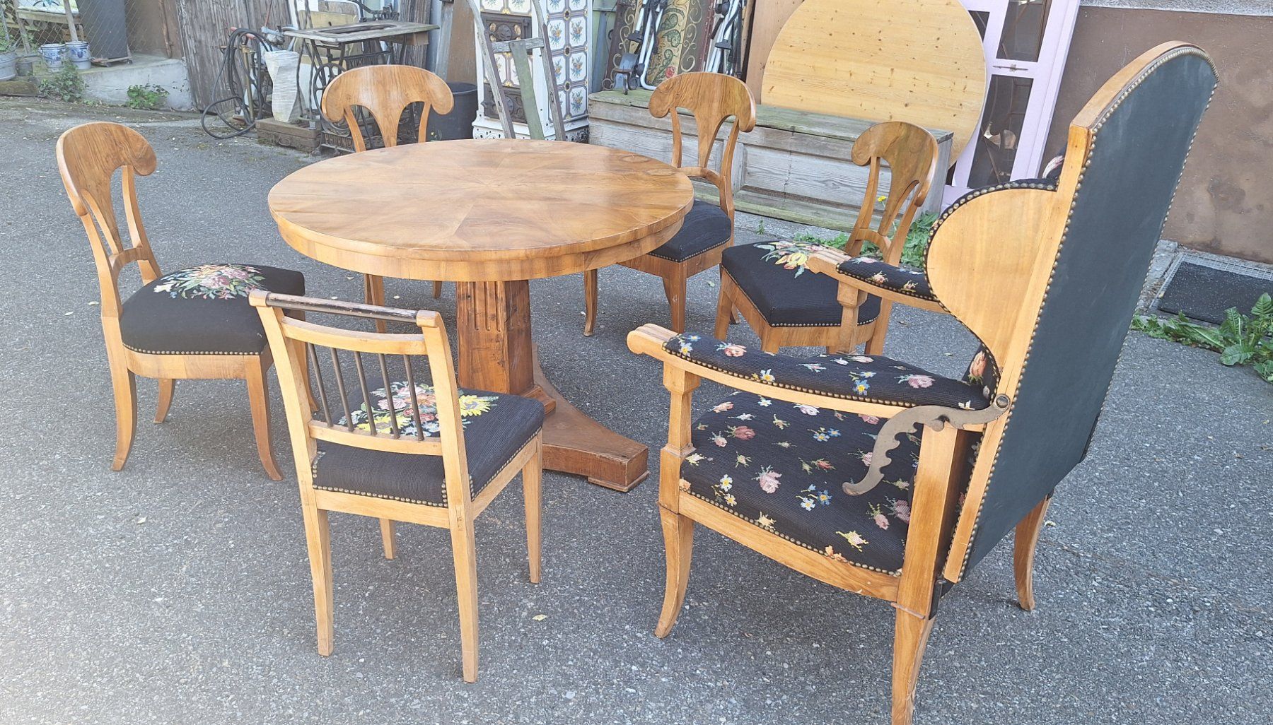 Poltrone: Tisch Set mit 5 Stühlen und 1 Sessel Biedermeierstil – Usato da Weinfelden venduto da JoeBaer
