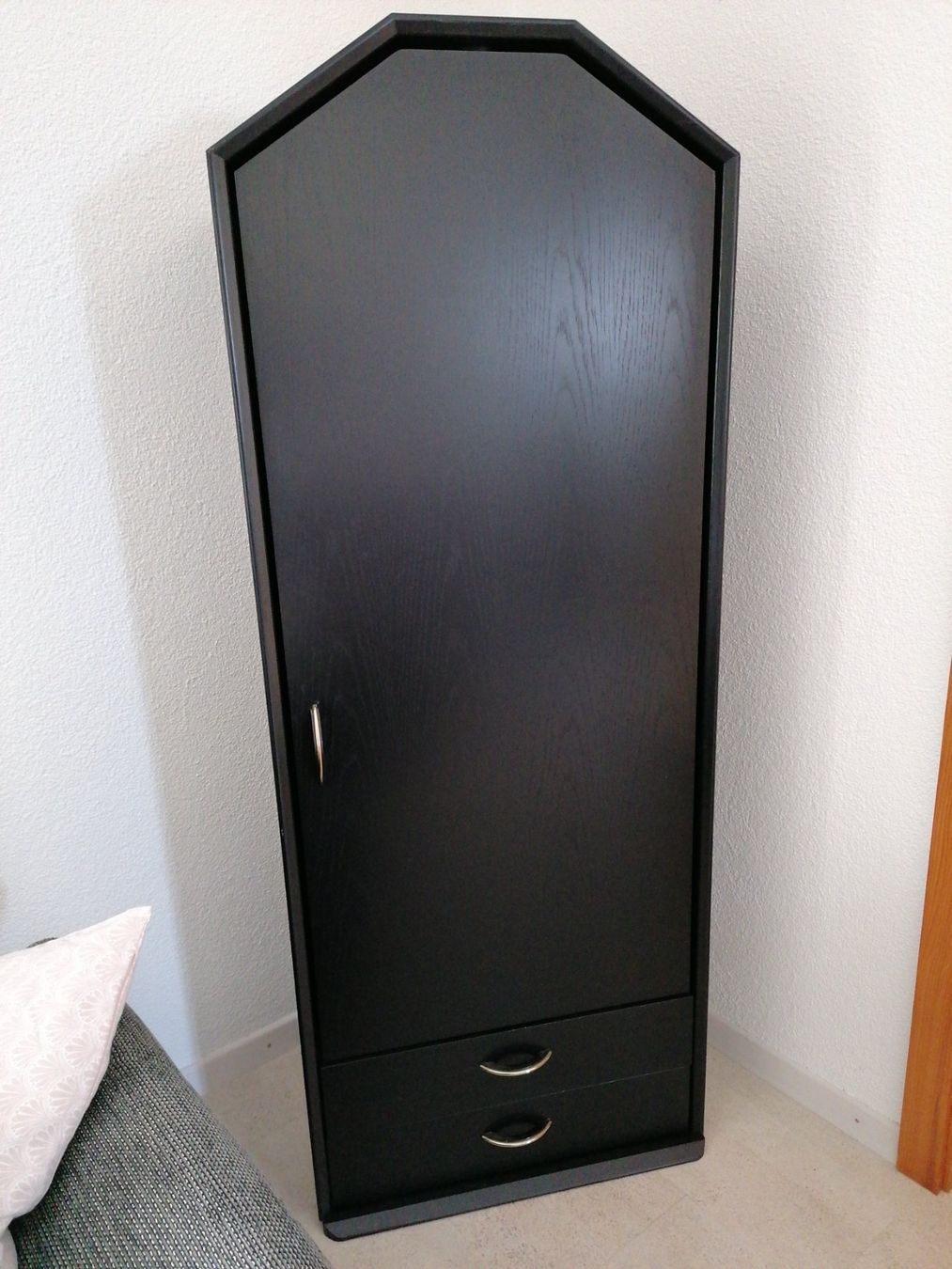 Armadi: Schwarzer Design Schrank /Bar – Usato da Kaltbrunn venduto da Pitschifan 1