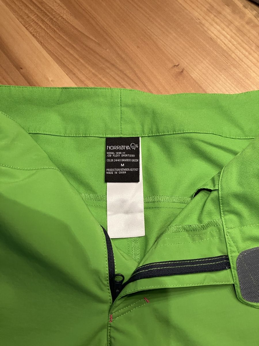 Pantaloni: Norrona Shorts – Usato da Zofingen venduto da Bew 2