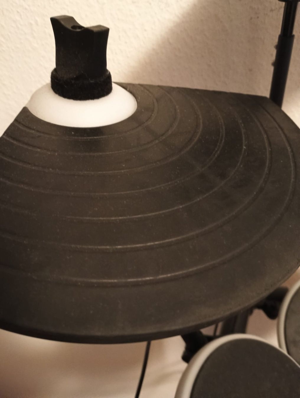 Alesis Musikinstrumente: Alesis DM – Gebraucht aus Dübendorf von elc_jnr6 4
