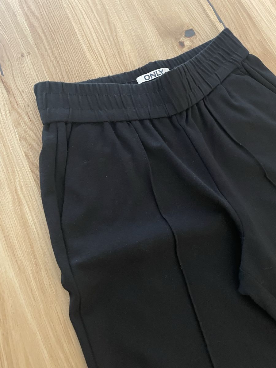 Only Hosen: ONLY Stoffhose schwarz – Gebraucht aus Chur von buc_6tcp 1