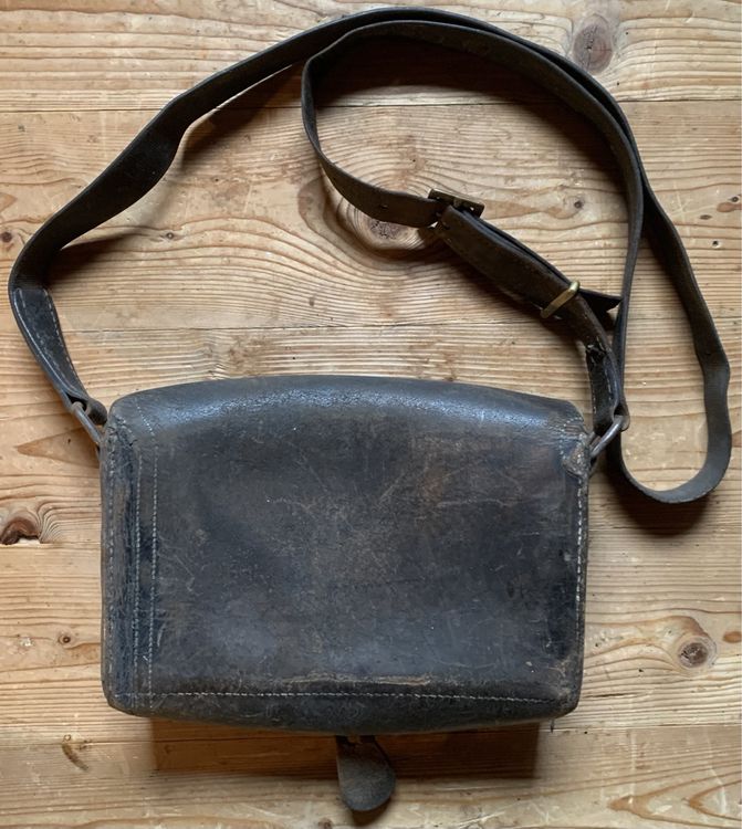 Alte Ledertasche der CH Armee 5