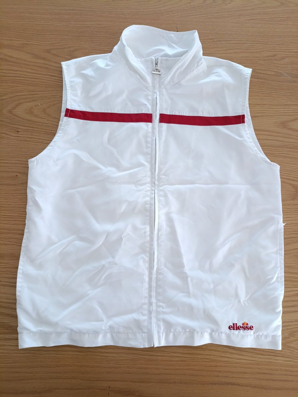 Ellesse Gilets: Leichtes Ellesse Gillet, Grösse 42/M – D'occasion à Wil SG par Donaldus