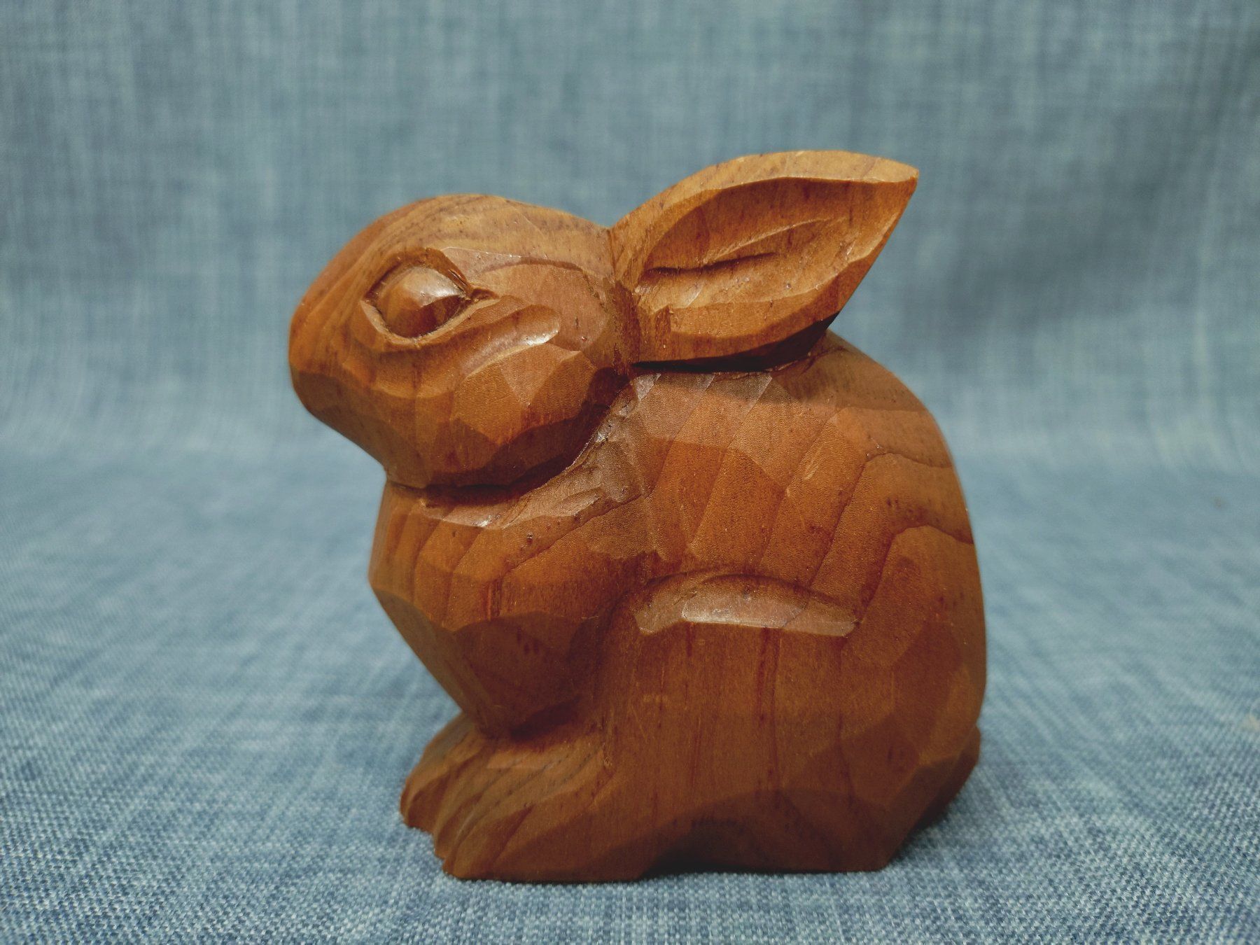 Statuette: Holz Hase, geschnitzt. – Nuovo (secondo la descrizione) da Diessbach b. Büren venduto da Crocharry