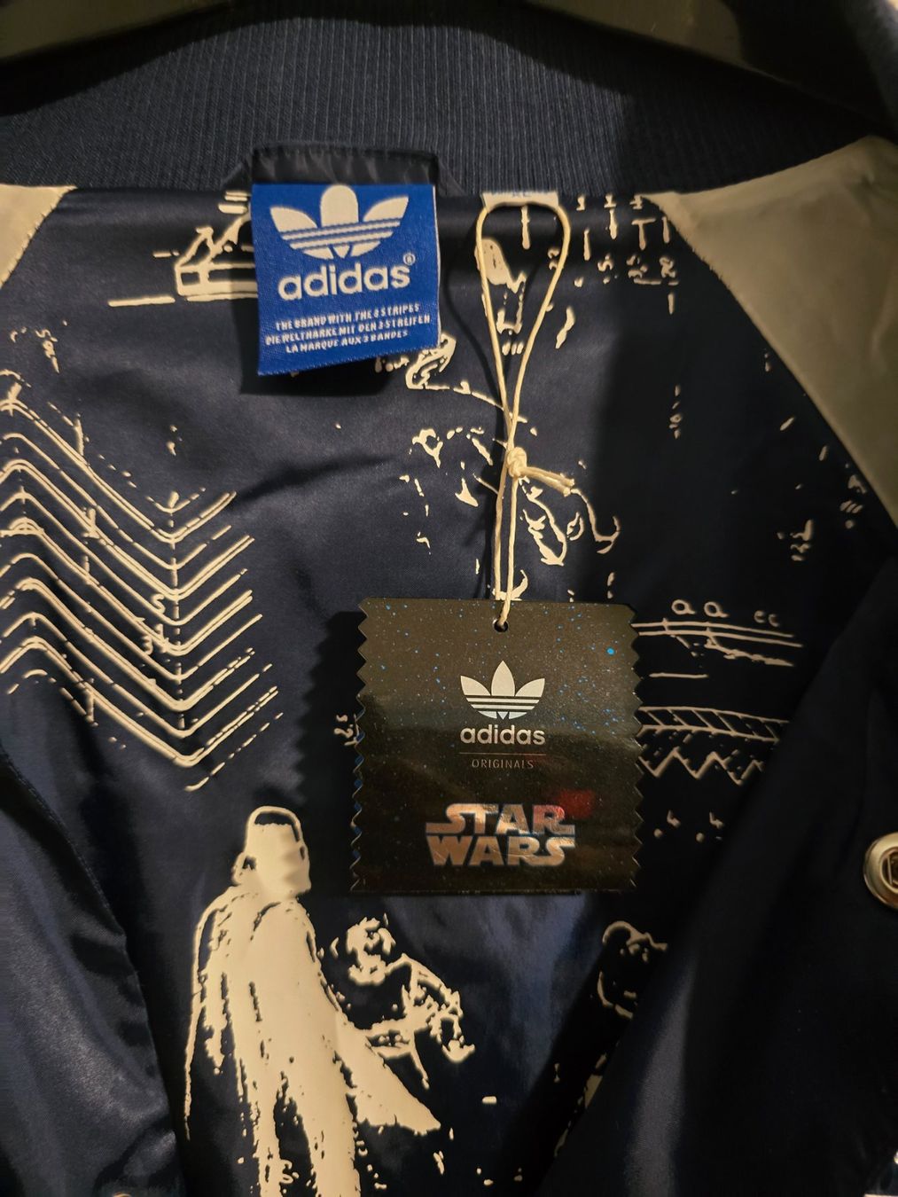 Adidas Giacche: Adidas × Star Wars Jacke – Usato da Hüntwangen venduto da Scarciglias-Antiques 3