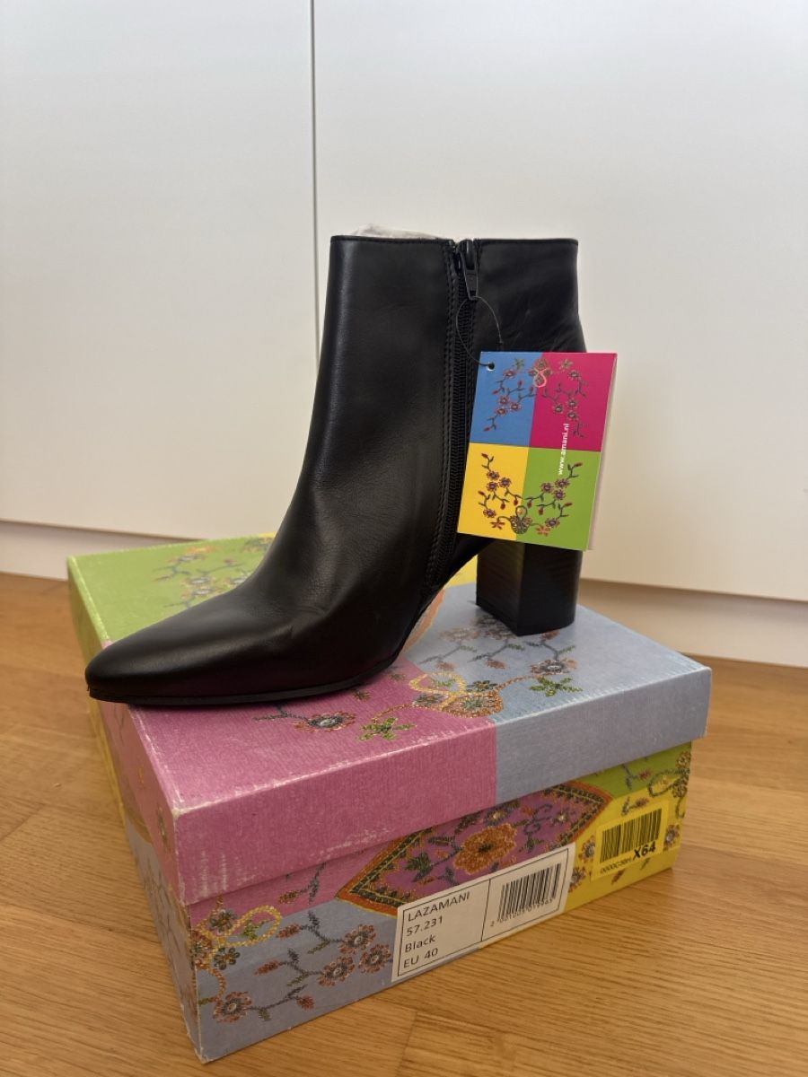 Scarpe da donna: Schwarze Leder-Stiefeletten Gr 40 - NEU  – Nuovo e nell'imballaggio originale da Schlieren venduto da GaRe2509 2