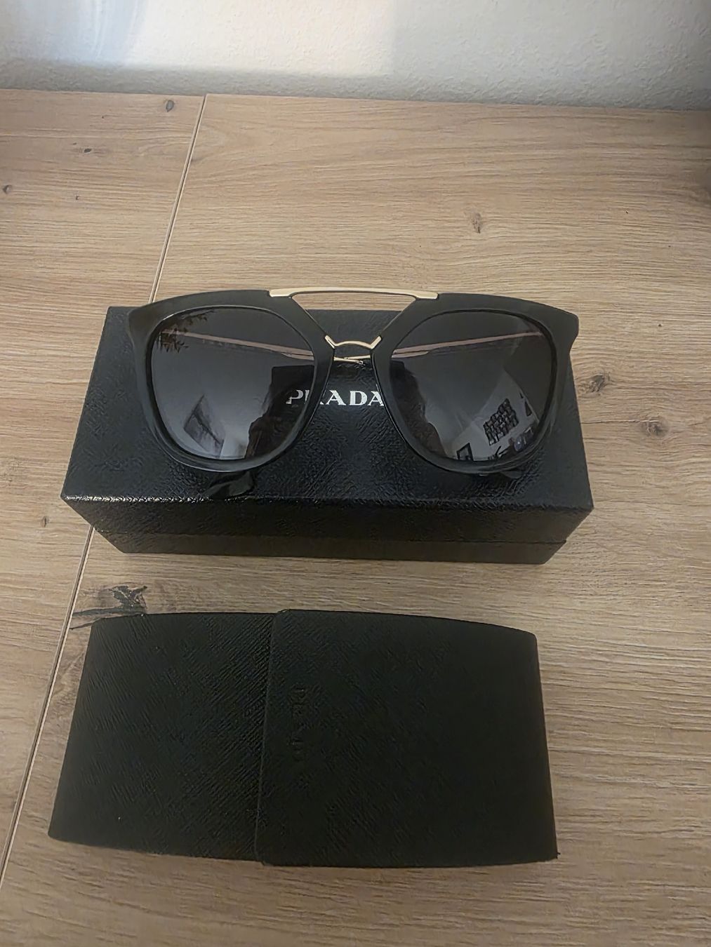 Prada Lunettes & Verres: Original Prada Sonnenbrille – Neuf (Voir description) à Wangen b. Olten par kaj.ya
