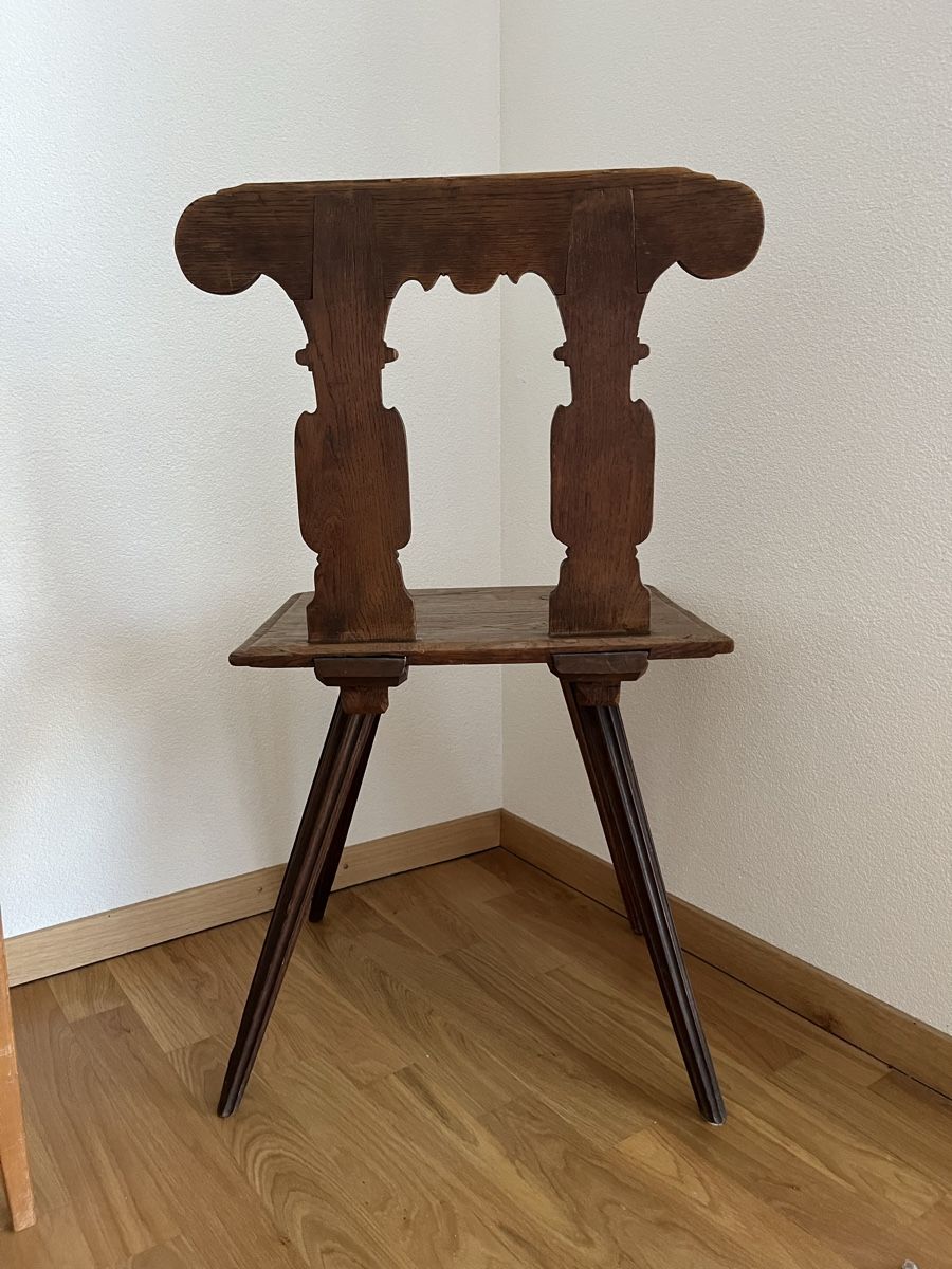 Stühle: Basler Stabelle / Stuhl von 1653 mit geschnitztem Baslerstab – Gebraucht aus Arboldswil von Sonnenelfe 4