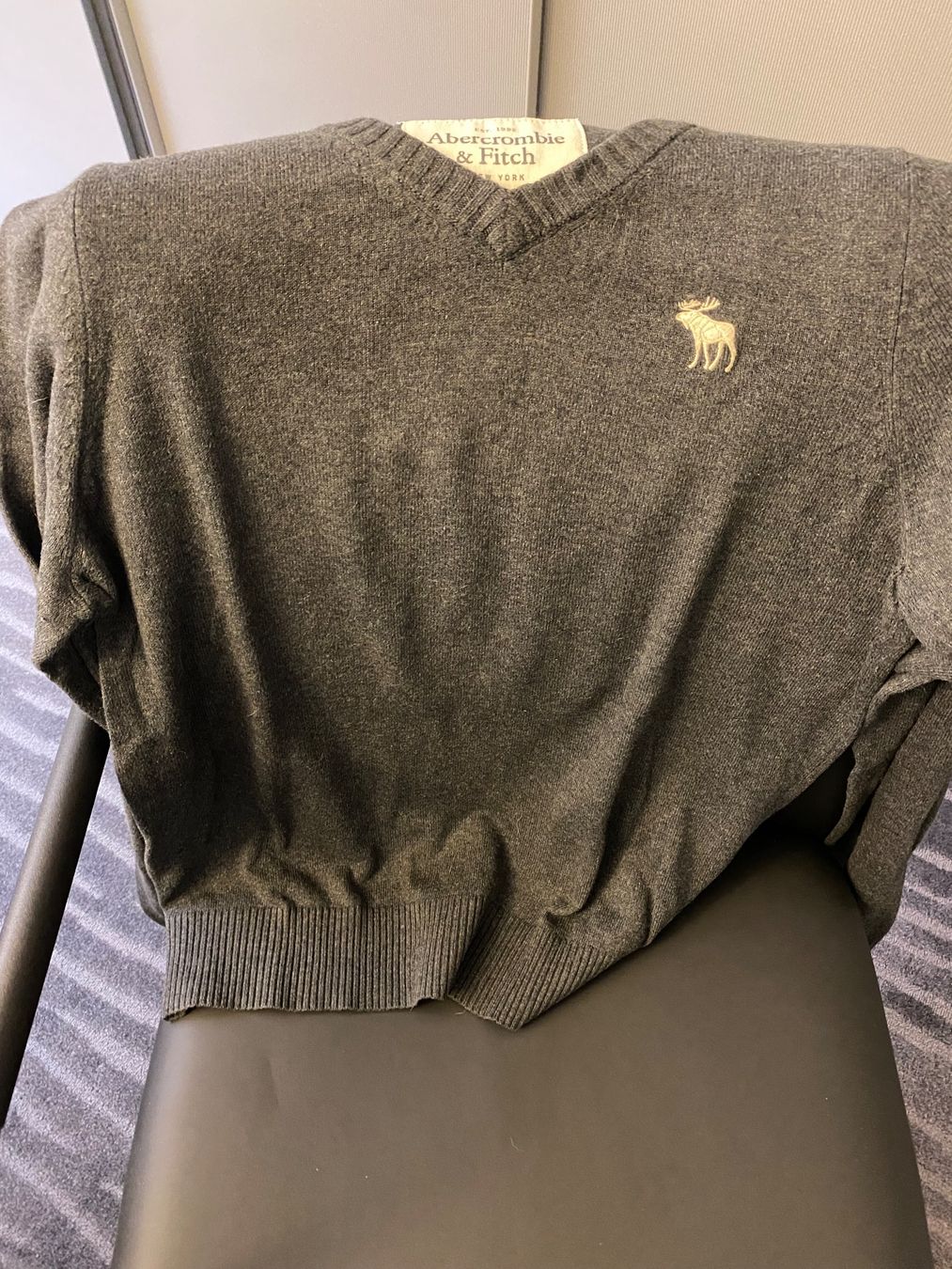 Abercrombie Maglioni & Felpe: **TOP** Abercrombie & Fitch Pullover Herren Grösse M Grau – Usato da Rafz venduto da DOMBEC 1