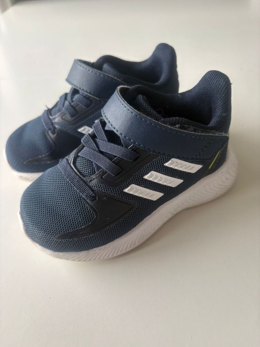Adidas Scarpe per ragazzi: Chaussures Adidas bébé garçon taille 21 – Usato da Versoix venduto da Pti-pois