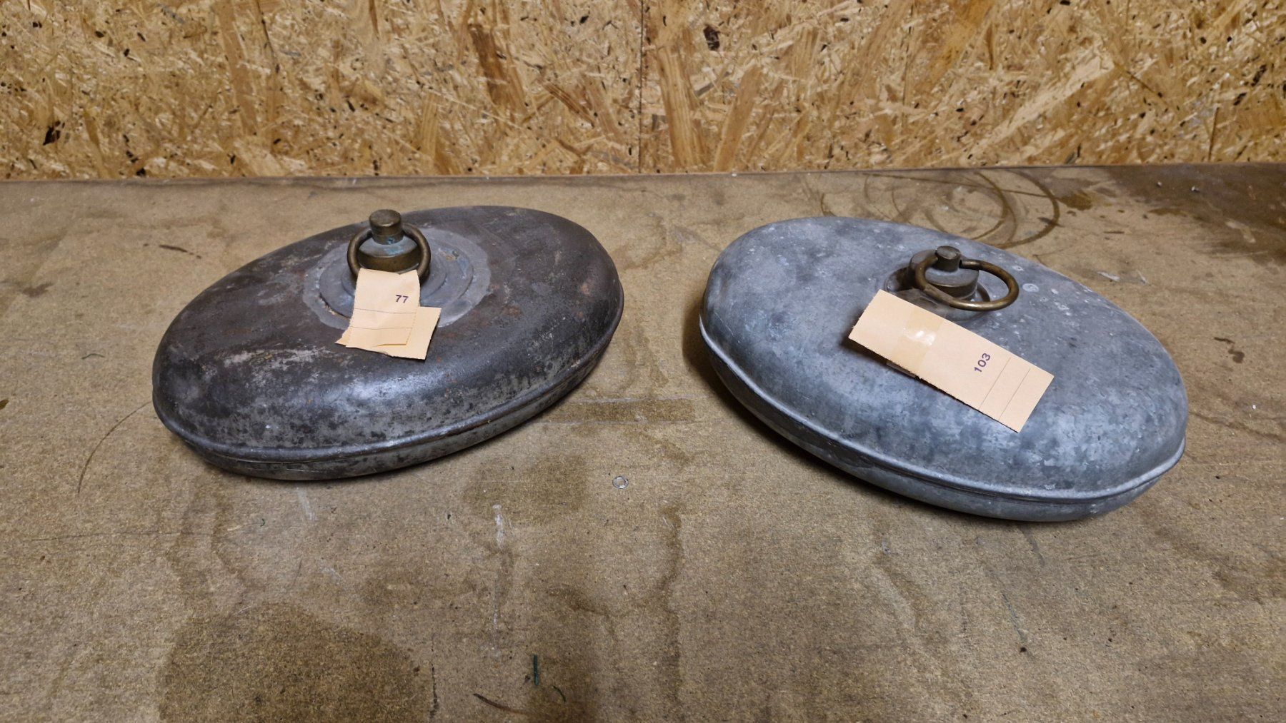 Altri elettrodomestici e apparecchi d’epoca: 2 Stk. alte Wärmeflaschen Metall – Usato da Dorf venduto da Zur-Lingg