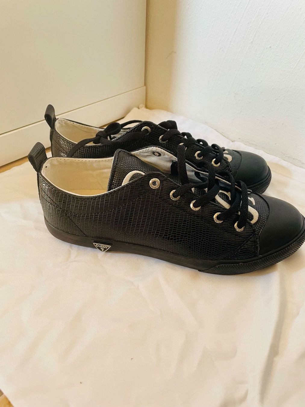 Guess Scarpe da donna: Schöne Sneakers von Guess Gr. 36 – Nuovo (secondo la descrizione) da Uetikon am See venduto da Mici_Ki 1