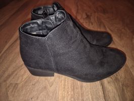 Schwarze Stiefeletten Gr. 39, Wildleder-Optik