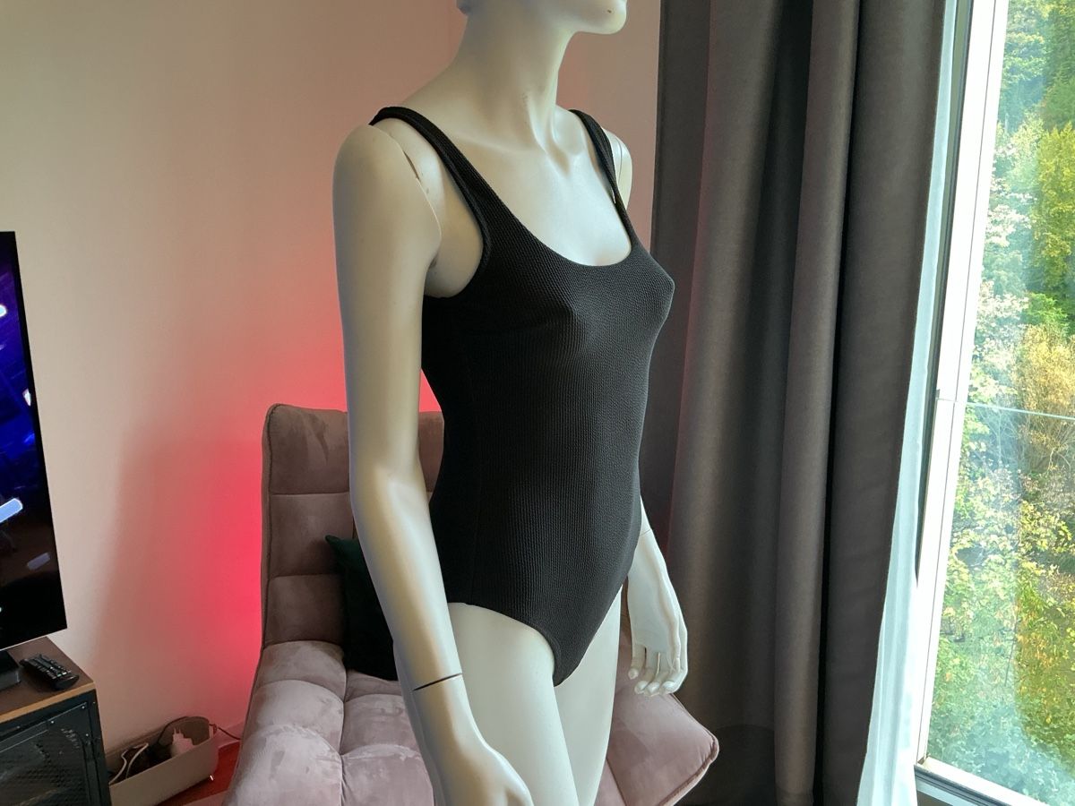 H&M Costumi da bagno & Bikini: Badeanzug  H&M schwarz gerippt( Grösse S ) – Usato da Kilchberg ZH venduto da nad_6dwp 2